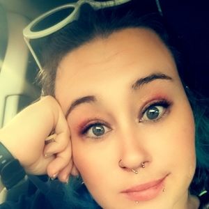 Meet your Posher, Eva